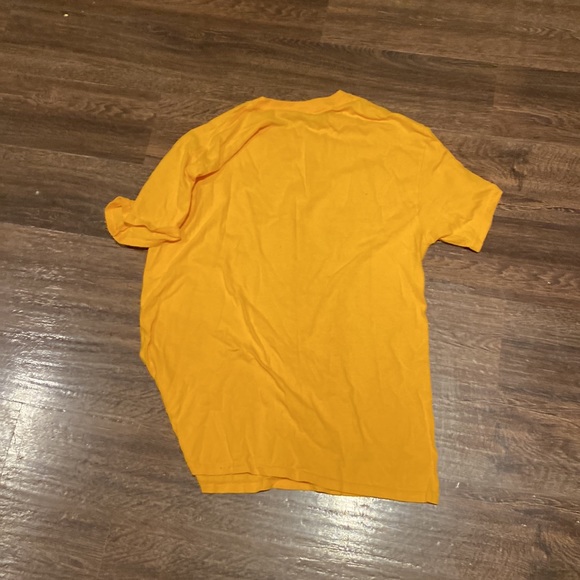 Men’s medium tee - Picture 2 of 3